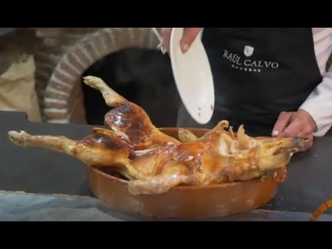 Como preparar un cochinillo al horno de leña