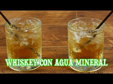 Como preparar un whisky con agua mineral