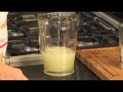 Como preparar una limonada con agua mineral